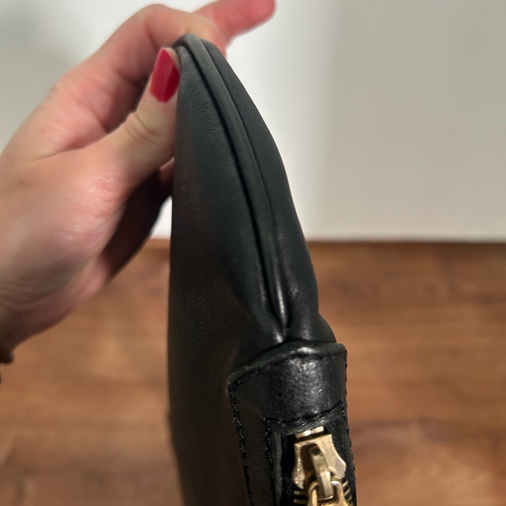 Fendi Oyster Black Leather - Picture 14 of 15